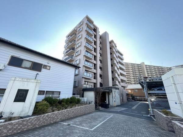 Top Floor 3LDK Apartment with Roof Balcony in Kawaguchi - Photo 1