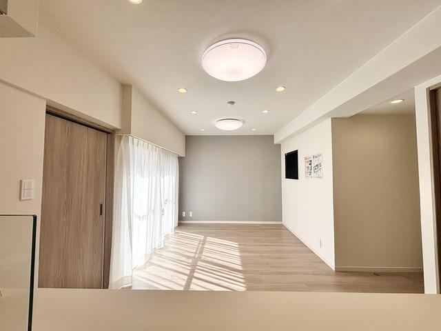 Bright 3LDK Renovated Apartment Near Hon-Yawata - Photo 1