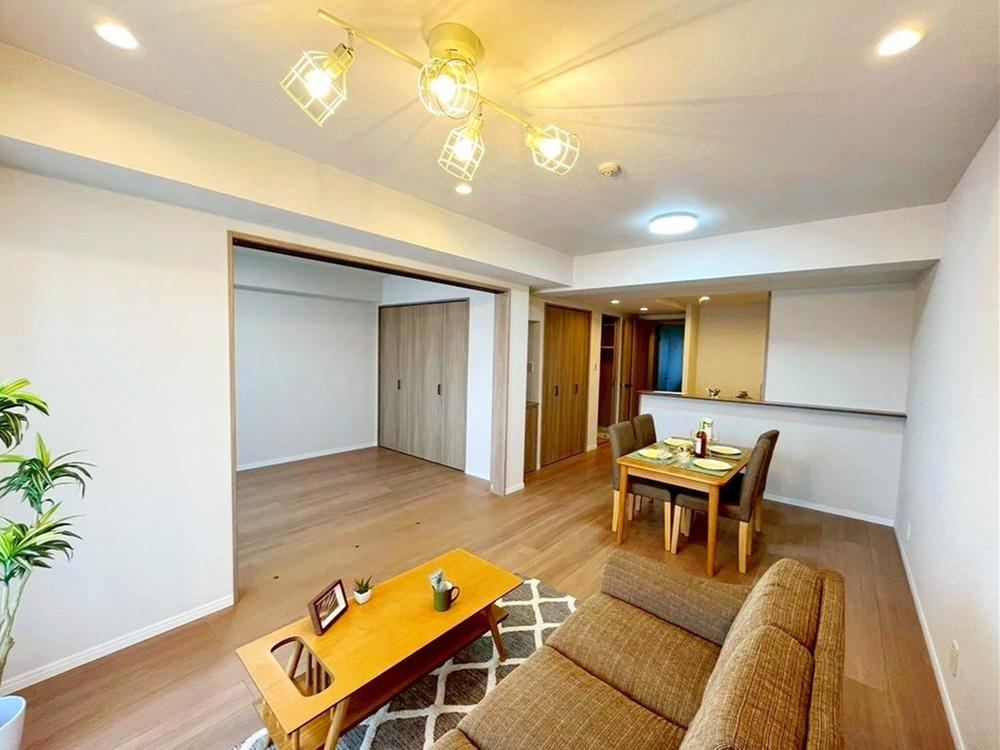 Conveniently Located 2LDK Apartment with Quick Viewing Options - Photo 1