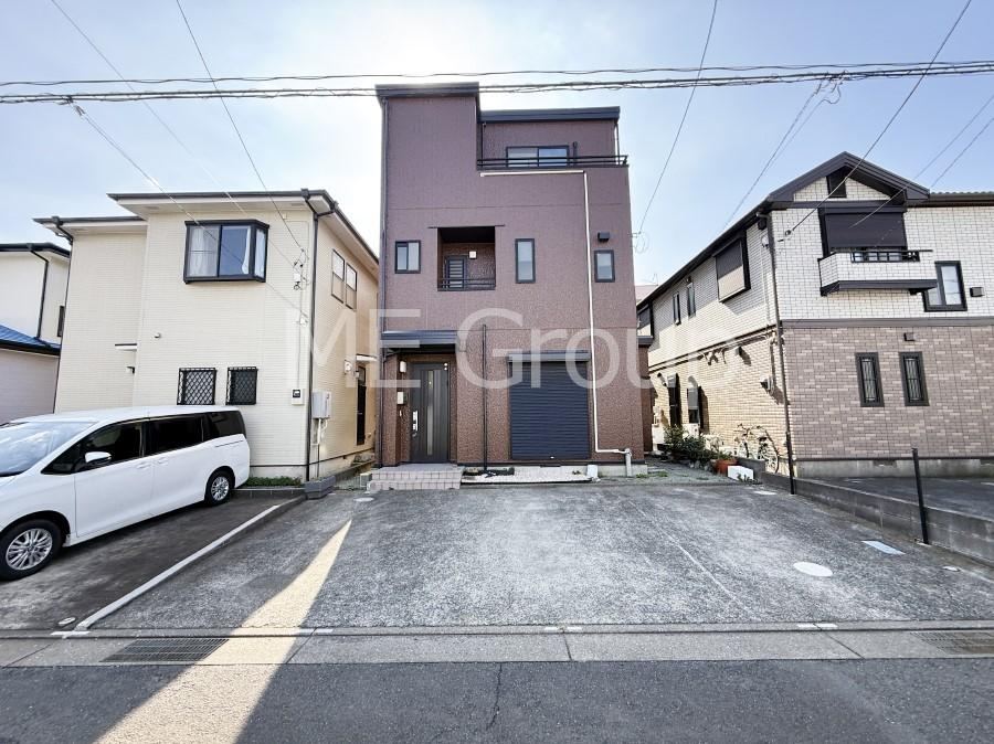 Spacious Parking Space and 5LDDKK Home in Hiratsuka - Photo 1