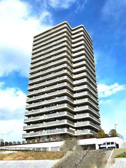 Bright 1LDK Apartment with Riverside View - Photo 1