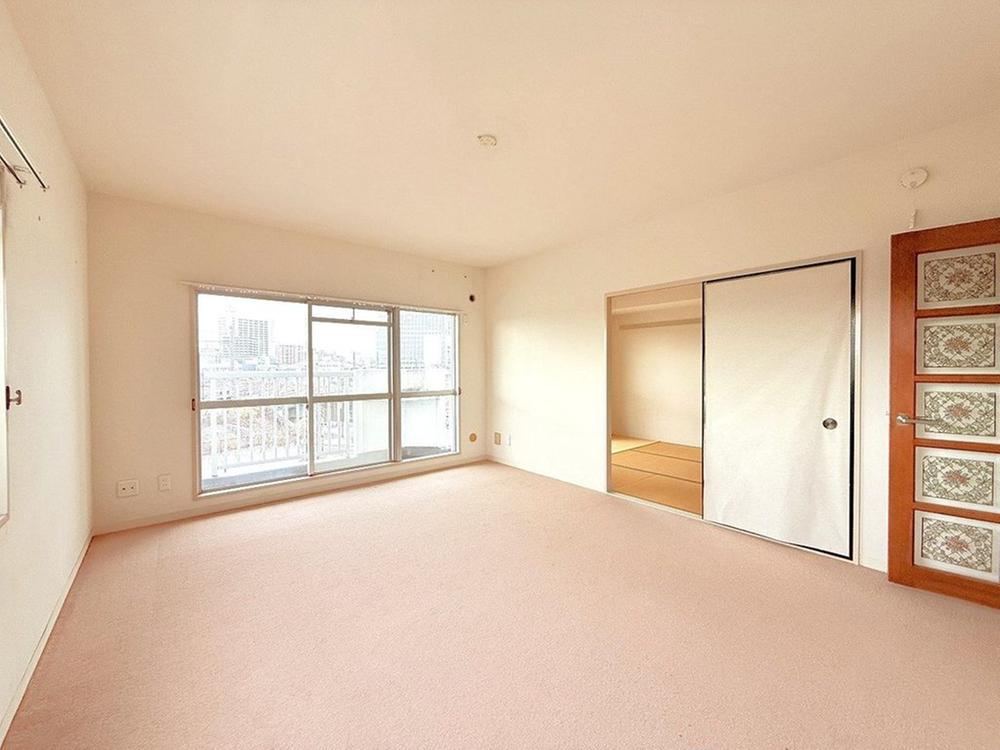 Bright 3LDK Apartment with Dual Balconies in Ebina - Photo 1