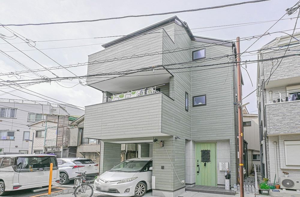 Elegant 4LDK House in Yamate, Yokohama - Photo 1