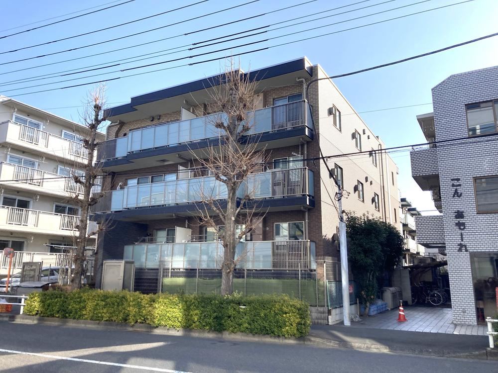Corner 2LDK+S Apartment in Fuchu - Photo 1