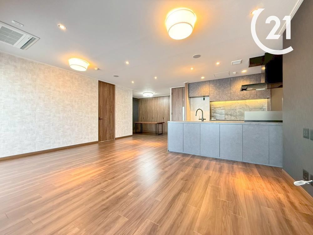 2LDK apartment in Minato Ward, Osaka - Photo 1