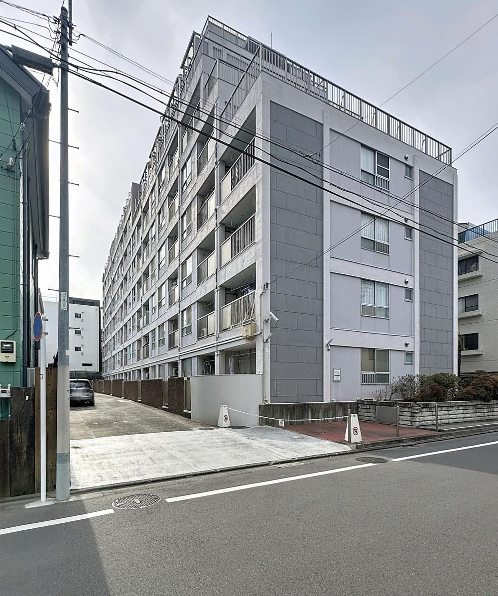Bright 1LDK Corner Apartment in Minami-Yukigaya - Photo 1