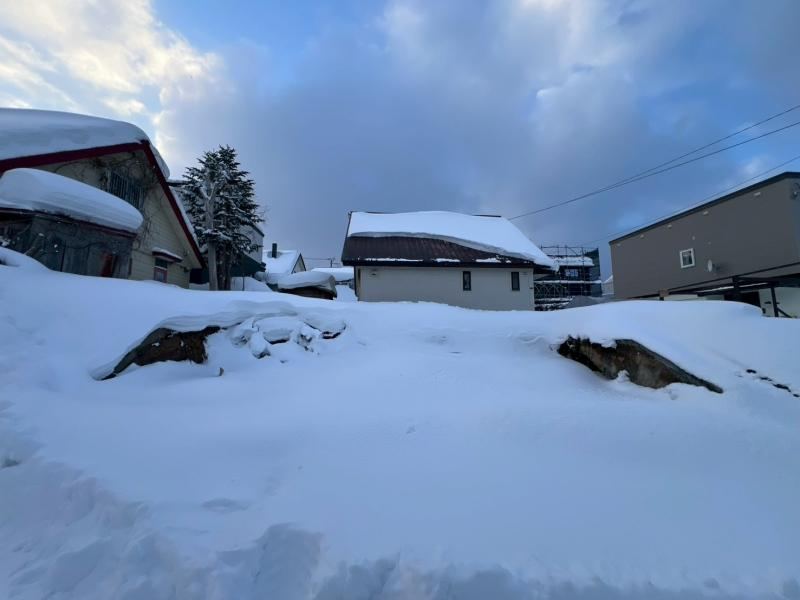 Spacious Residential Land with No Building Conditions - Photo 1
