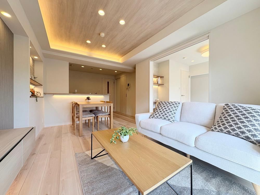 Large Apartment Near Yokohama Station with Modern Safety Standards - Photo 1