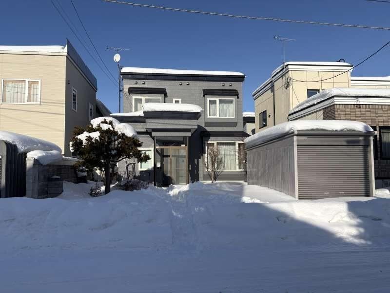 Spacious 7LDK House Near Asahikawa Station - Photo 1