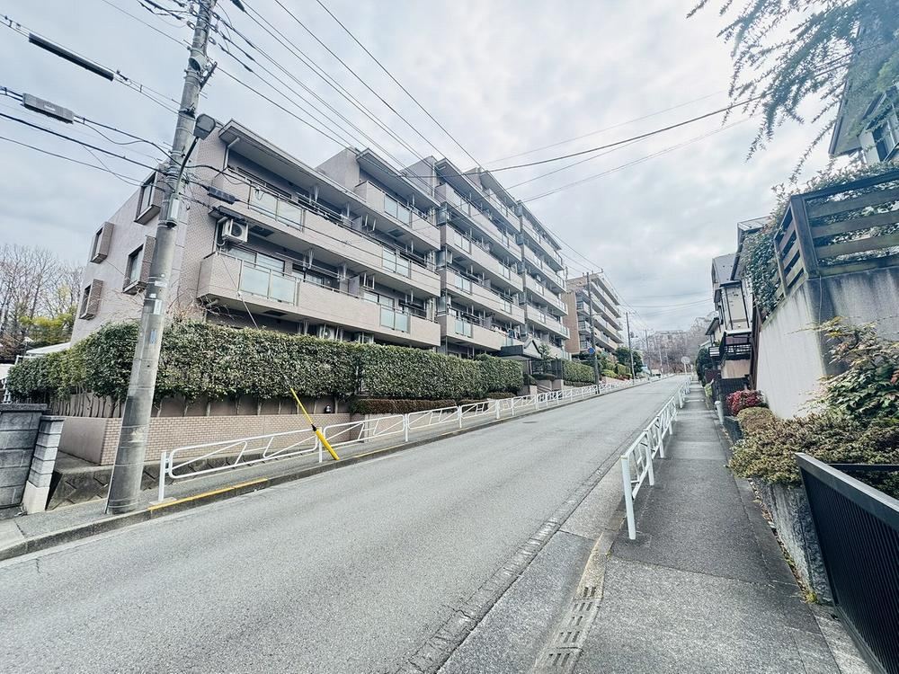 Pet-Friendly 3LDK Apartment with Roof Balcony in Matsuki, Tokyo - Photo 1