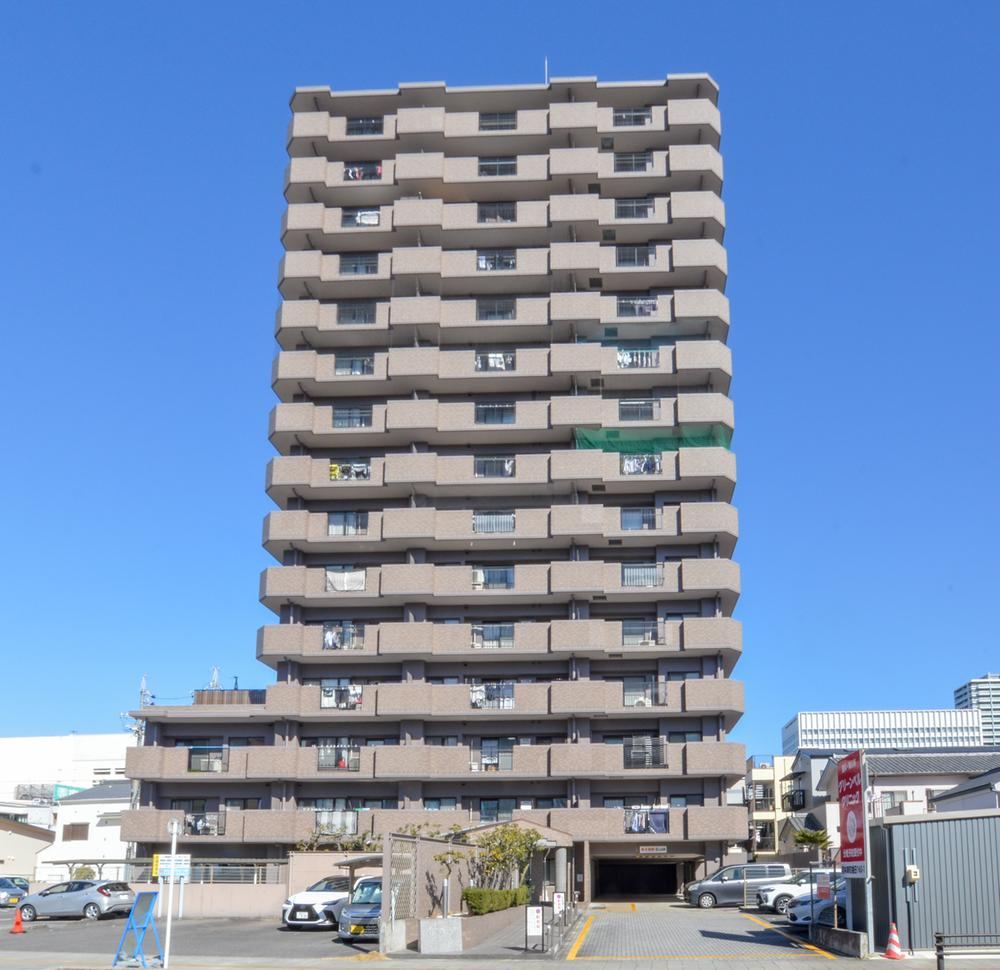 3LDK apartment in Toyota, Aichi - Photo 1