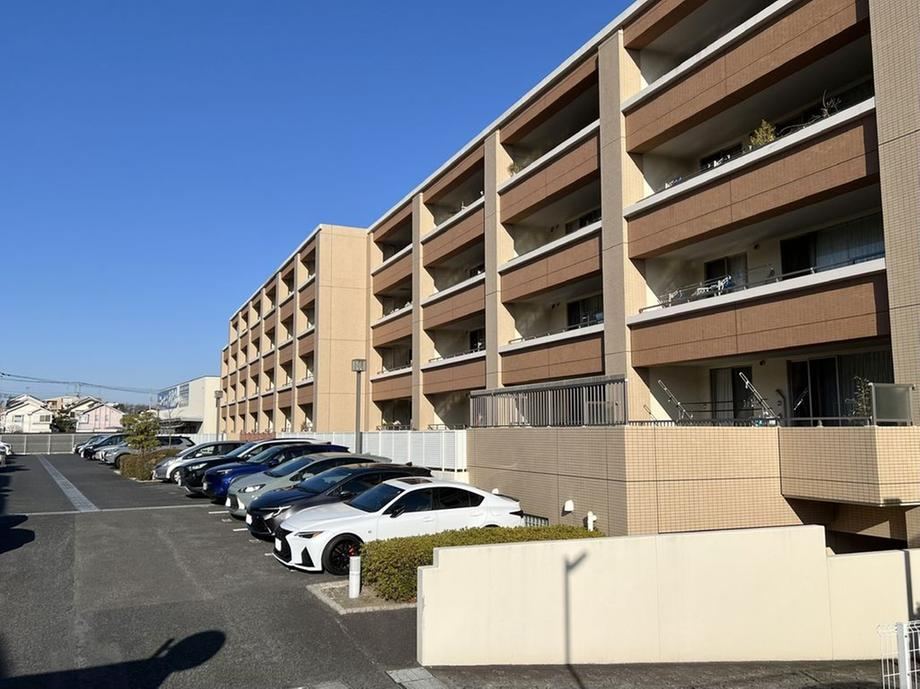 Sunny 3LDK Apartment in Katsuradai, Yokohama - Photo 1