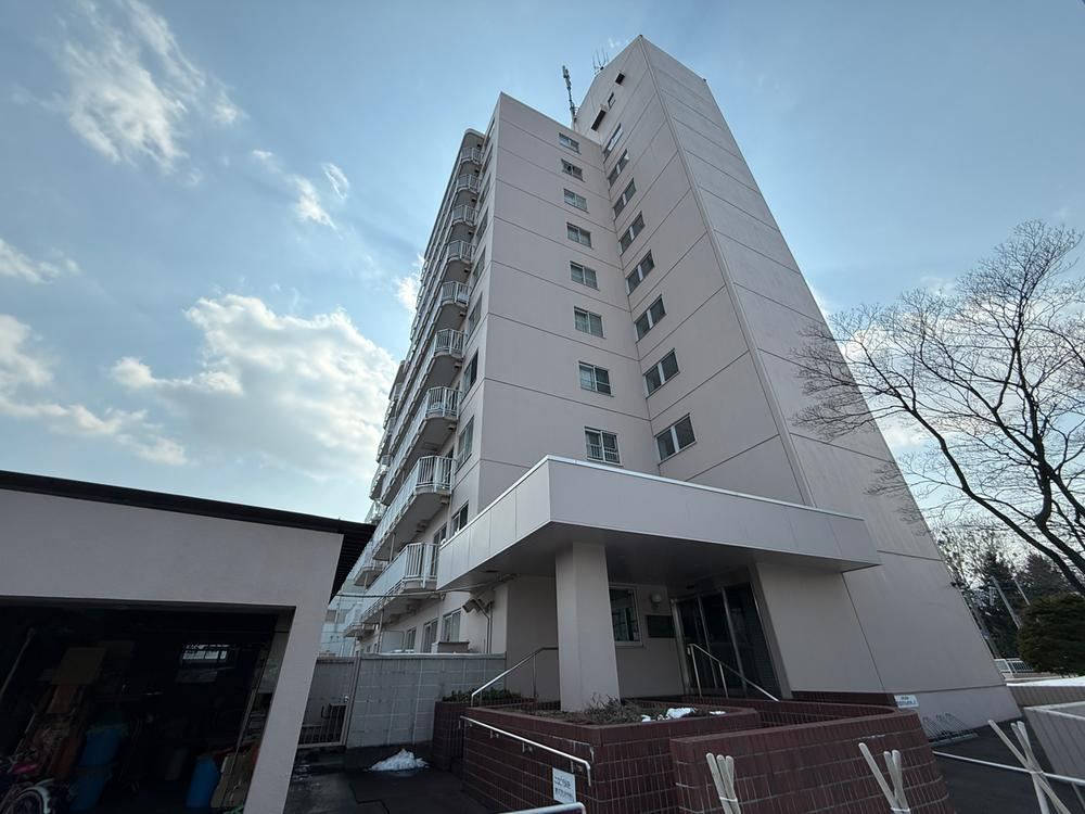 3LDK apartment in Minami Ward, Sapporo, Hokkaido - Photo 1