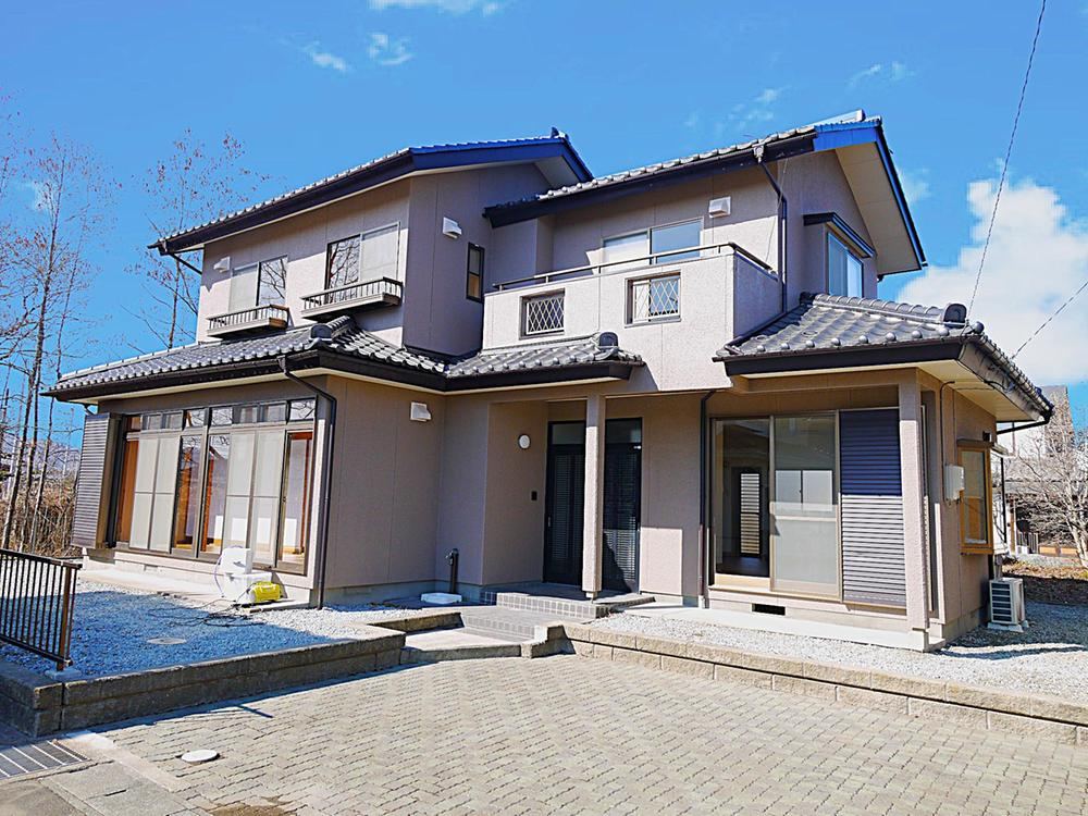 Renovated 5LDK House with Garden in Yoshida - Photo 1