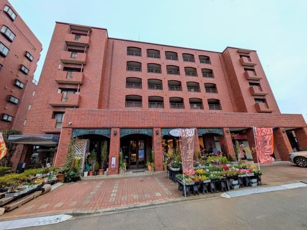 Modern 3LDK Apartment Along Ochaen Street - Photo 1