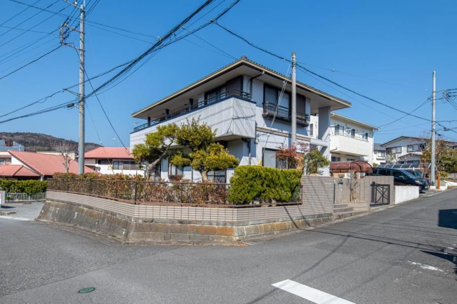 Spacious 4LDK Home with Open Layout - Photo 1