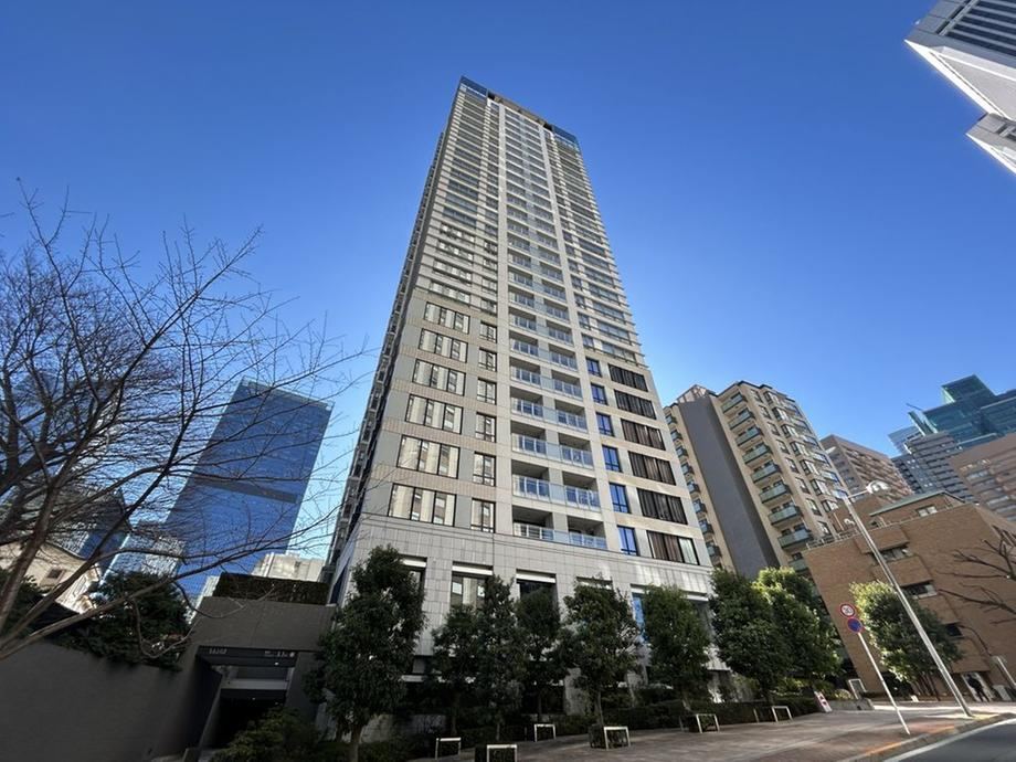 4LDK apartment in Minato Ward, Tokyo - Photo 1