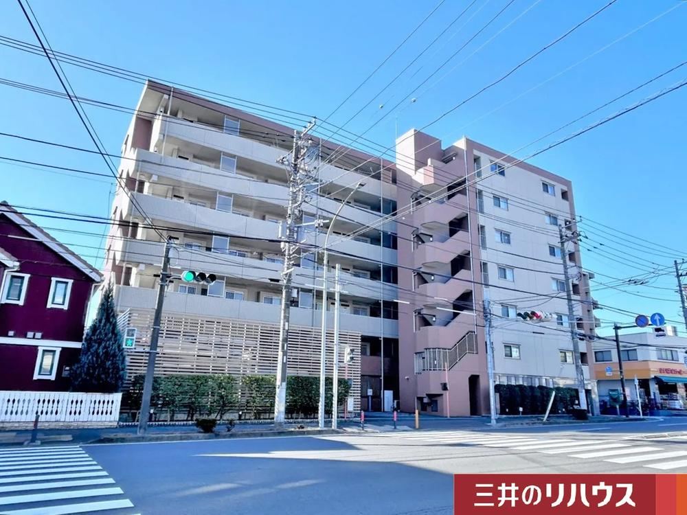 Renovated 3LDK Corner Apartment in Minami - Photo 1