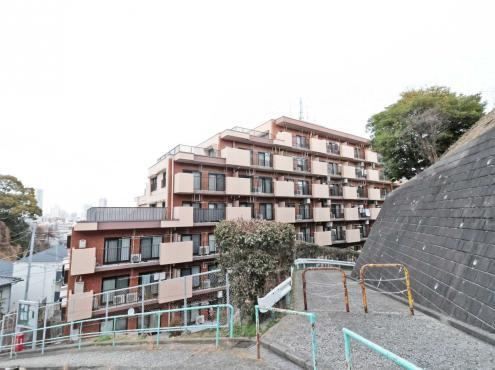 Spacious 3LDK Apartment in Yamatani - Photo 1