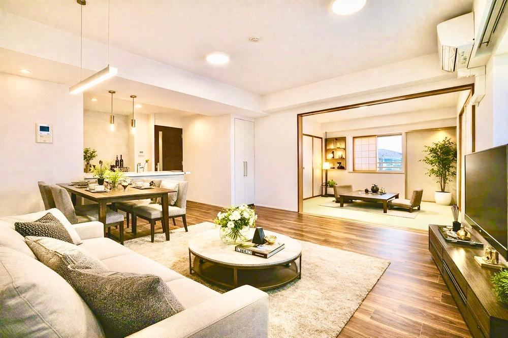 Modern 3LDK Apartment in Matsumicho - Photo 1