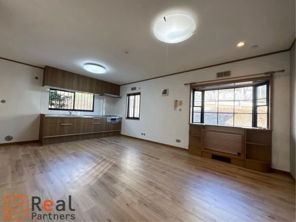 Family-Friendly 4LDK House in Sakai-ki, Yokohama - Photo 1