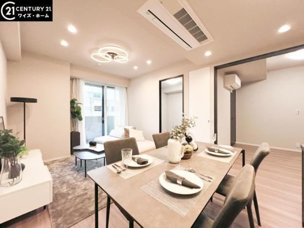 Spacious 3LDK Apartment with Modern Amenities - Photo 1