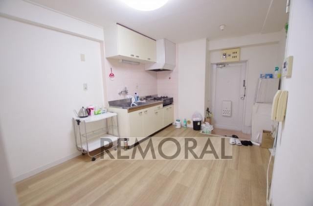 2DK Apartment in Minami-Otsuka - Photo 1