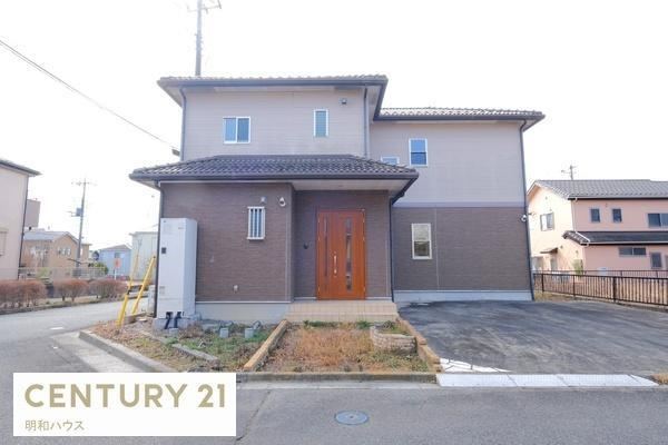 Well-Designed 4LDK Home with Ample Storage in Moroyama - Photo 1