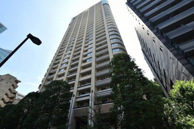 2LDK apartment in Minato Ward, Tokyo - Photo 1