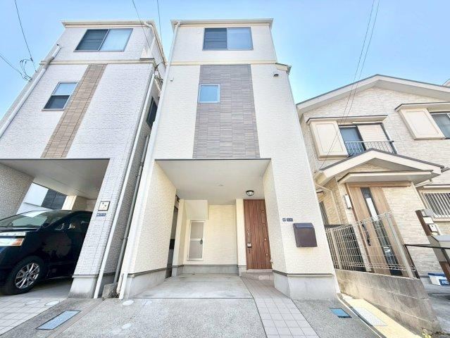 Convenient 3LDK House with Inner Garage - Photo 1