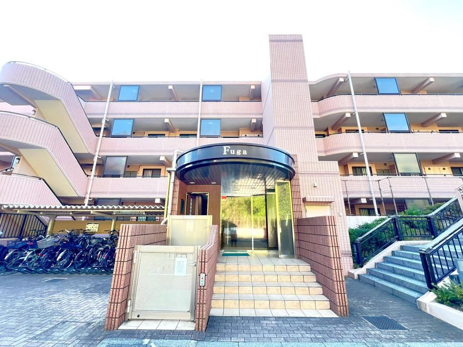 Well-Maintained 3LDK Apartment with Scenic Views - Photo 1