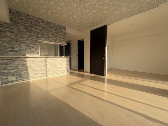 Renovated 4LDK Apartment in Totsuka - Photo 1