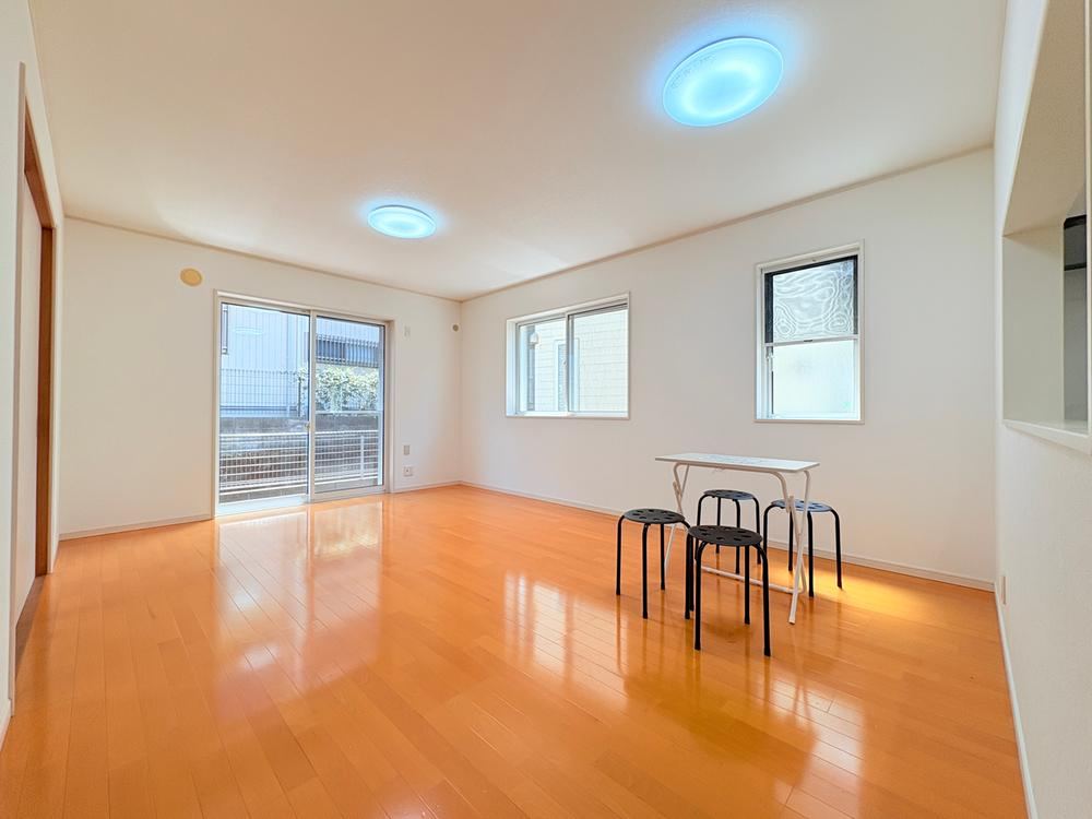 Bright 4LDK House in Minami-Sakurai - Photo 1