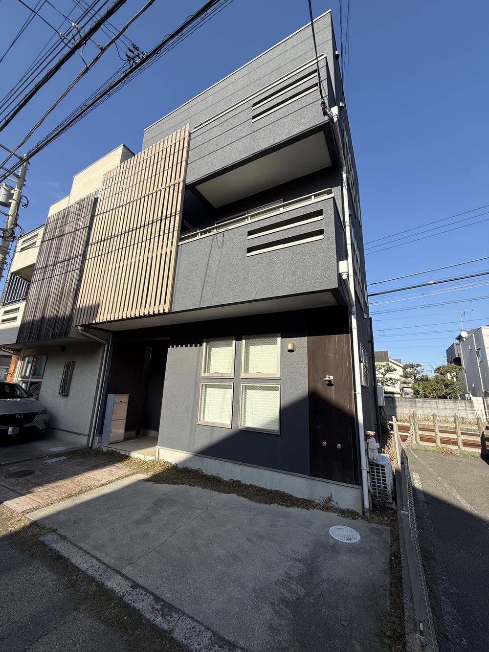Renovated 3LDK Home Near Katase-Enoshima Station - Photo 1