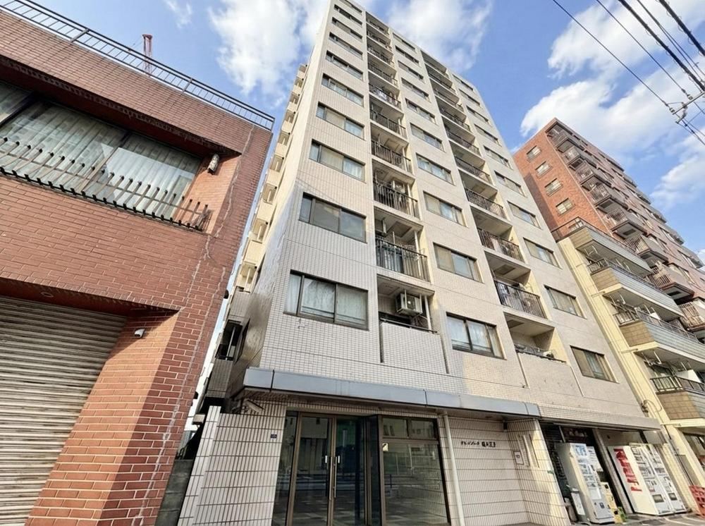 Pet-Friendly 3LDK Apartment with City Access - Photo 1