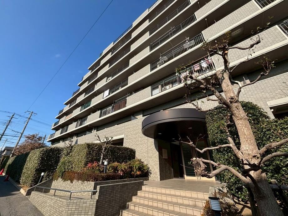 Bright 3LDK Apartment Steps from Narashino Station - Photo 1