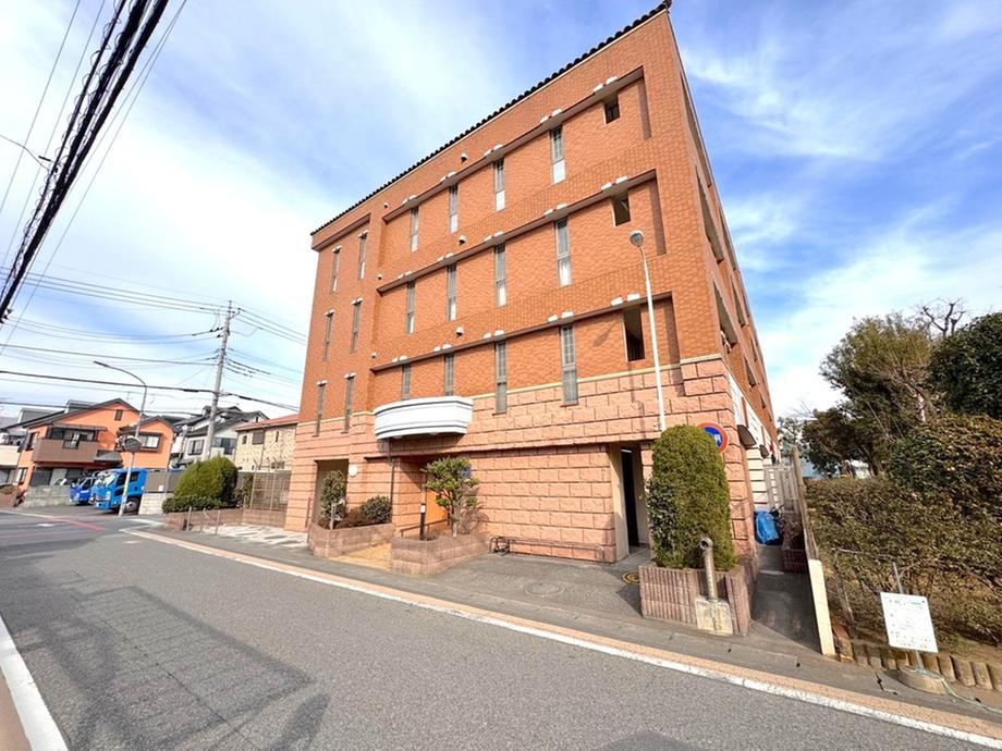 Renovated 3LDK Apartment with Private Garden in Toda - Photo 1