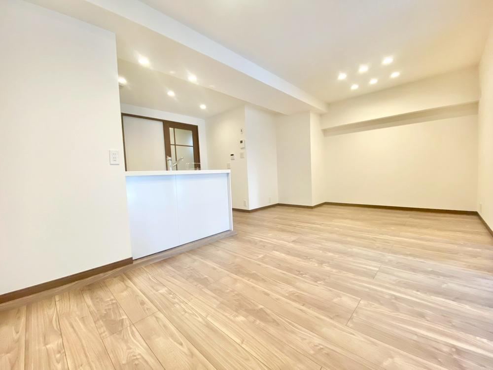 Renovated 2LDK Apartment in Yokohama - Photo 1