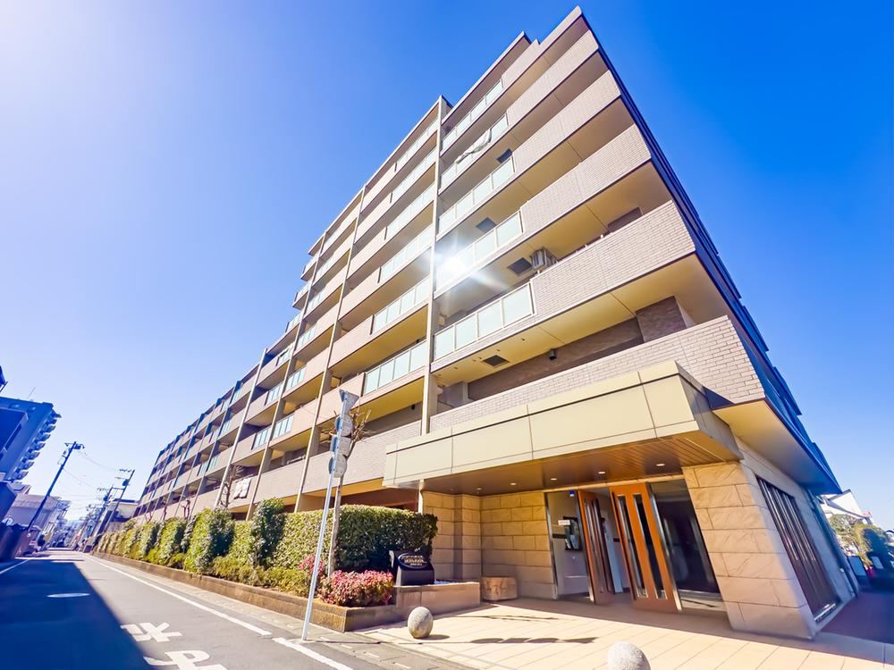 Spacious 3LDK Corner Apartment in Fussa - Photo 1