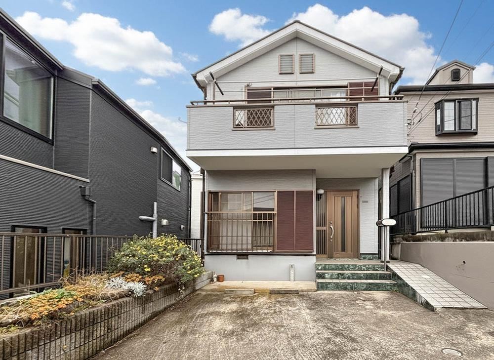 Fully Renovated 4LDK Detached House in Arai - Photo 1