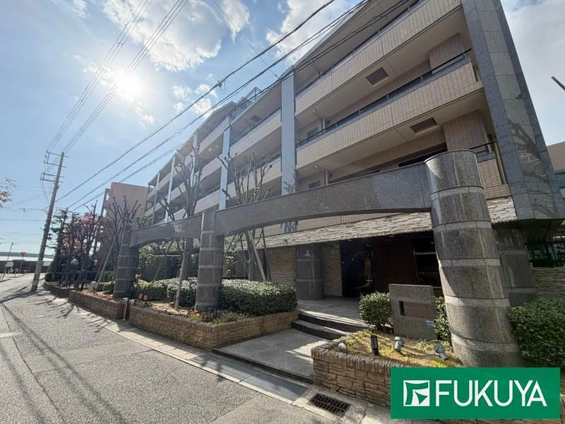 3LDK apartment in Higashinada Ward, Kobe, Hyogo - Photo 1
