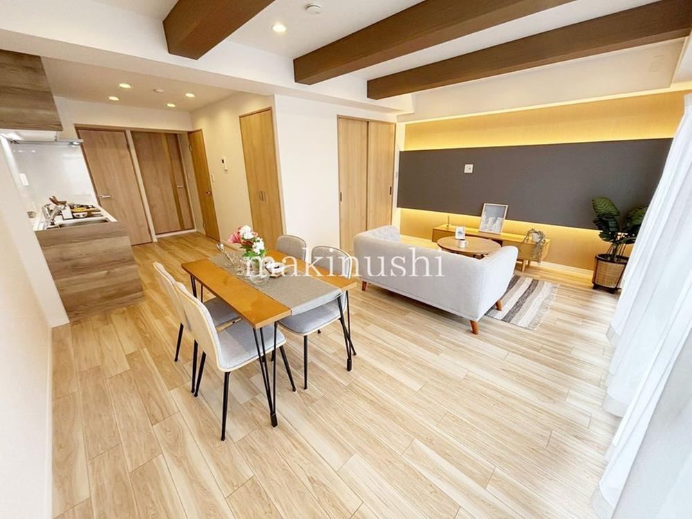 2LDK apartment in Matsubara, Osaka - Photo 1