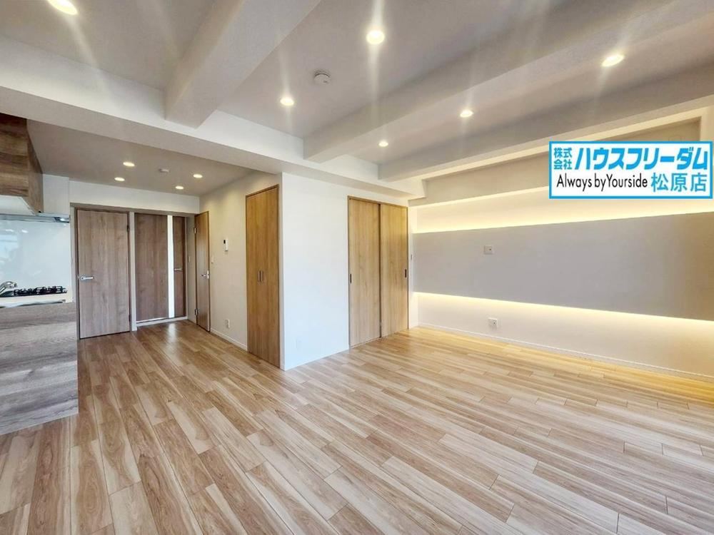2LDK apartment in Matsubara, Osaka - Photo 1