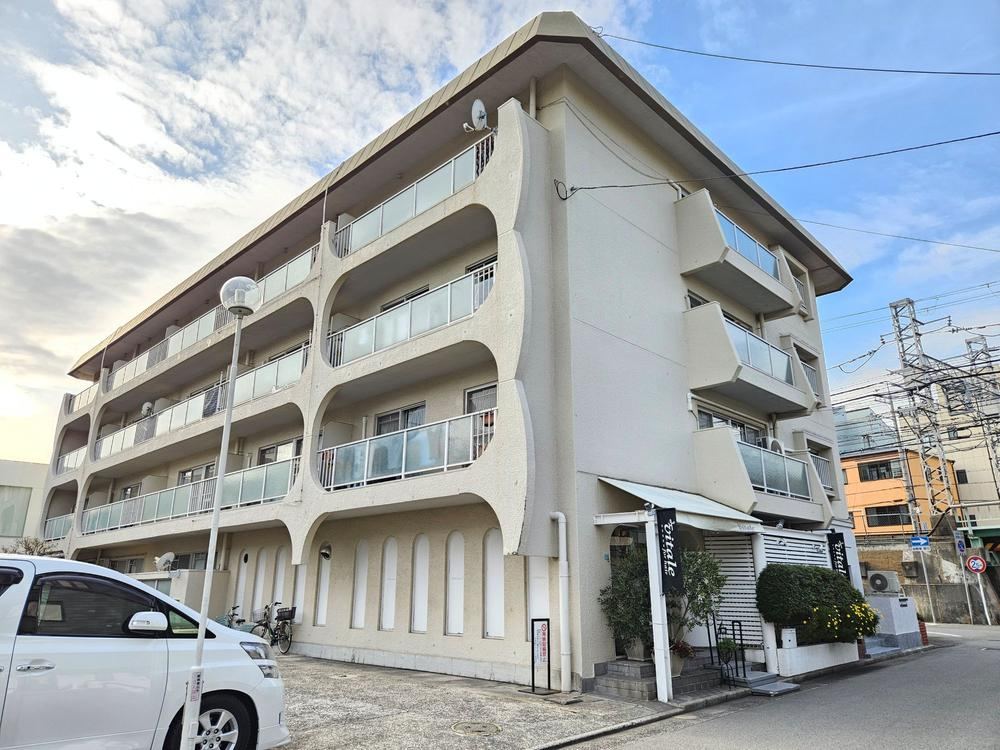 3LDK apartment in Ashiya, Hyogo - Photo 1