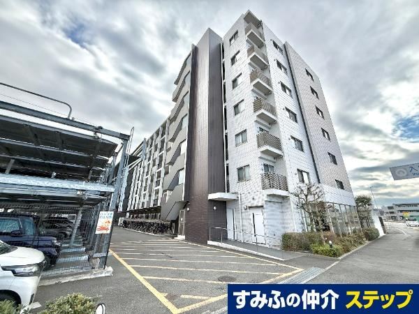 Corner 3LDK Apartment in Iruma - Photo 1