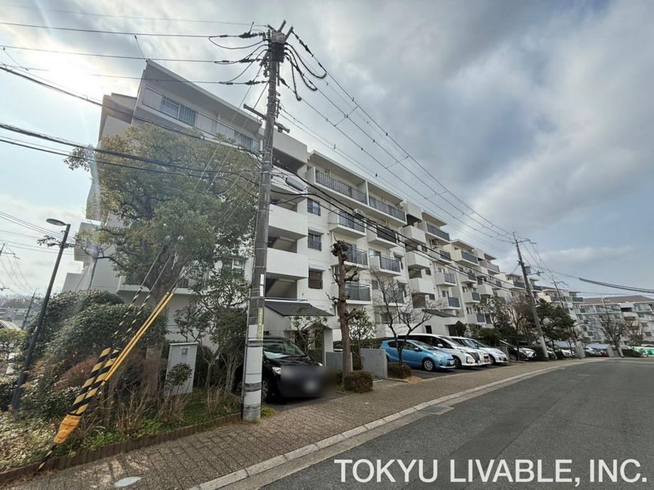 3LDK apartment in Toyonaka, Osaka - Photo 1