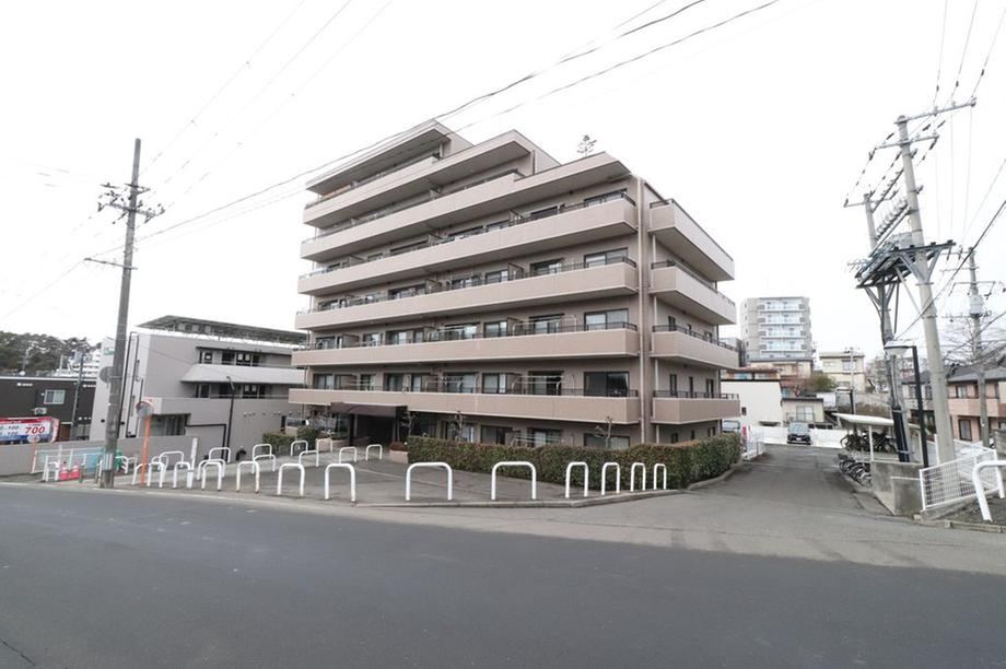 Renovated 3LDK Apartment in Komatsushima, Sendai - Photo 1