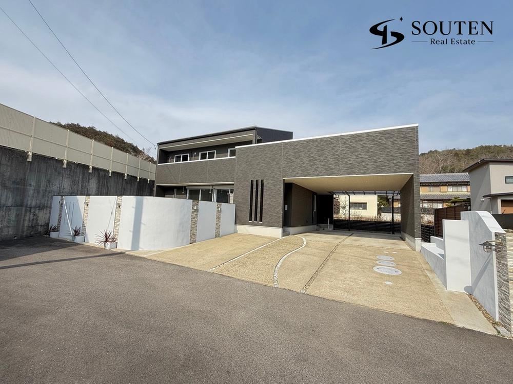 Bright 5LDK House with Garden in Saga - Photo 1