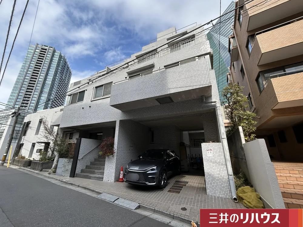 studio apartment in Minato Ward, Tokyo - Photo 1