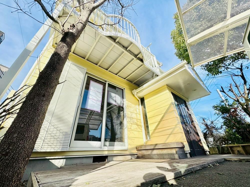 Designer Renovated 3LDK with Spacious 25-Tatami LDK - Photo 1